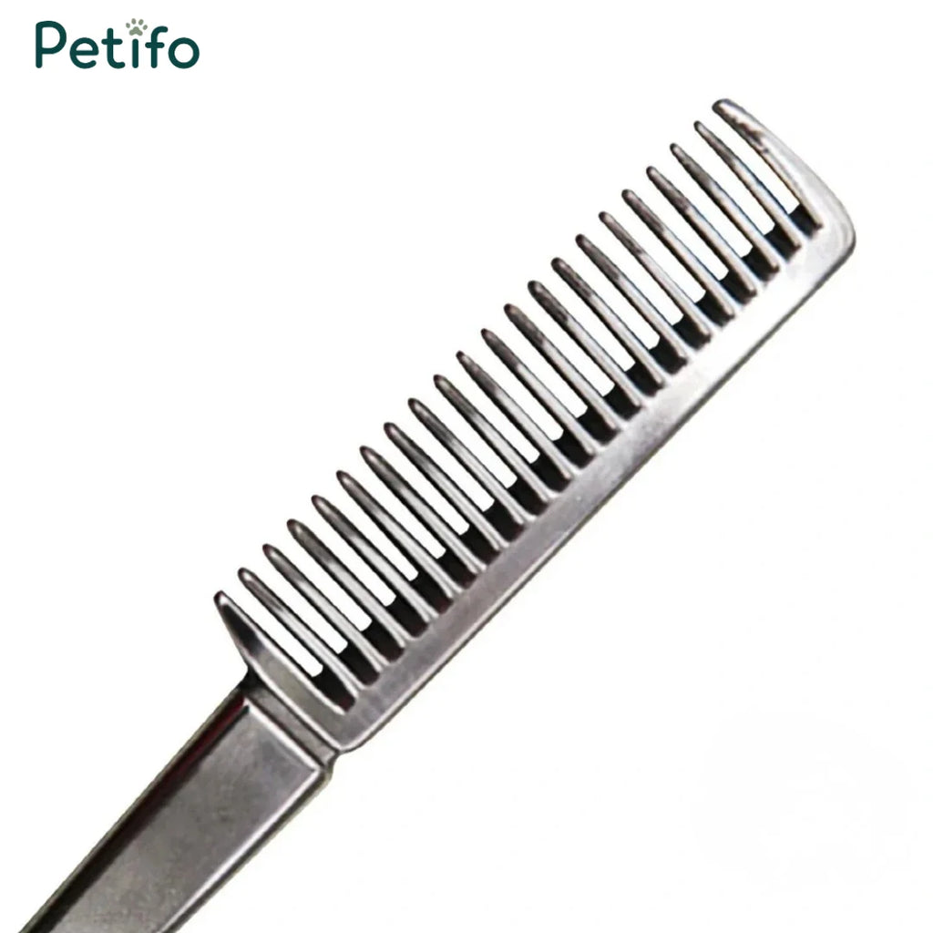 Close-up of the metal teeth and handle design of the equestrian grooming comb.